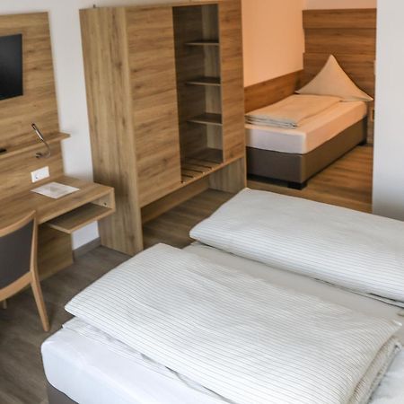 Hotel Adler Nattheim エクステリア 写真