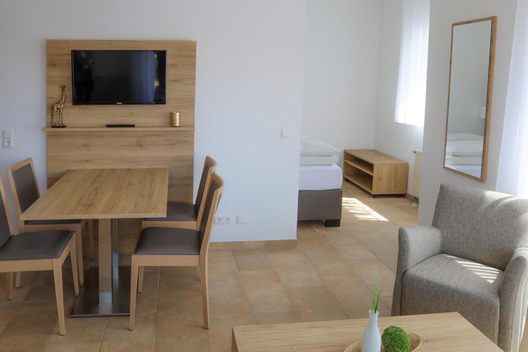 Hotel Adler Nattheim エクステリア 写真