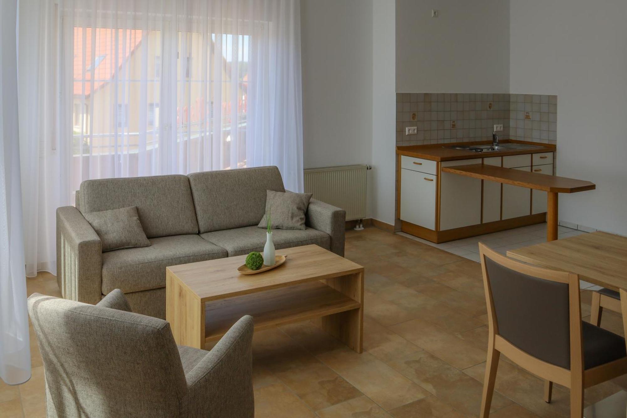 Hotel Adler Nattheim エクステリア 写真
